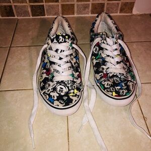 Disney Mickey Mouse canvas low-top lace-up sneakers